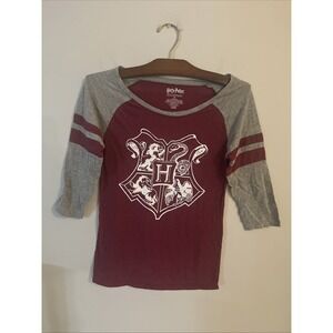 HARRY POTTER WOMENS‎ SOZE MEDIUM GRAY/BURGUNDY HOGWARTS 3/4 Sleeve Tshirt